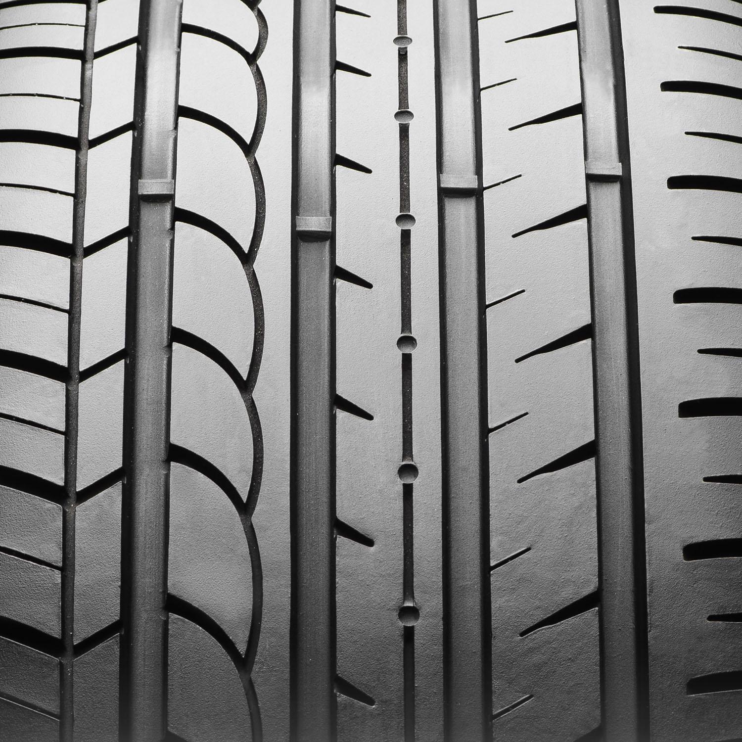 BlackHawk Street-H HU02 225/40R18 92W XL Tire