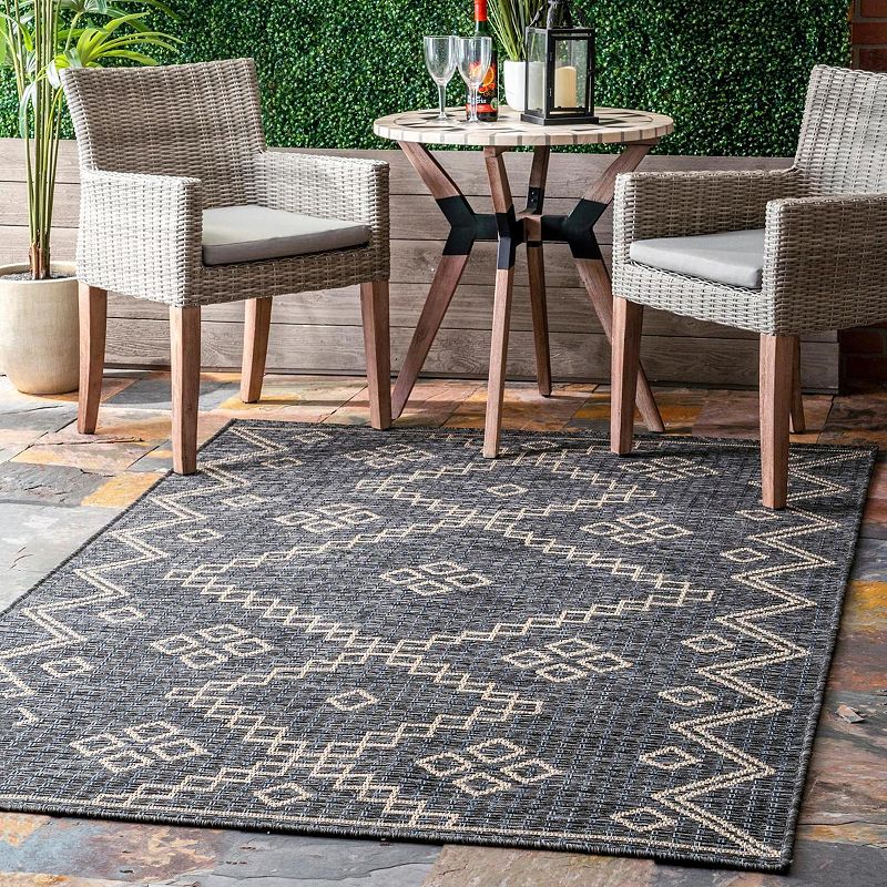 nuLOOM Julieta Diamonded Helix Indoor/Outdoor Area Rug