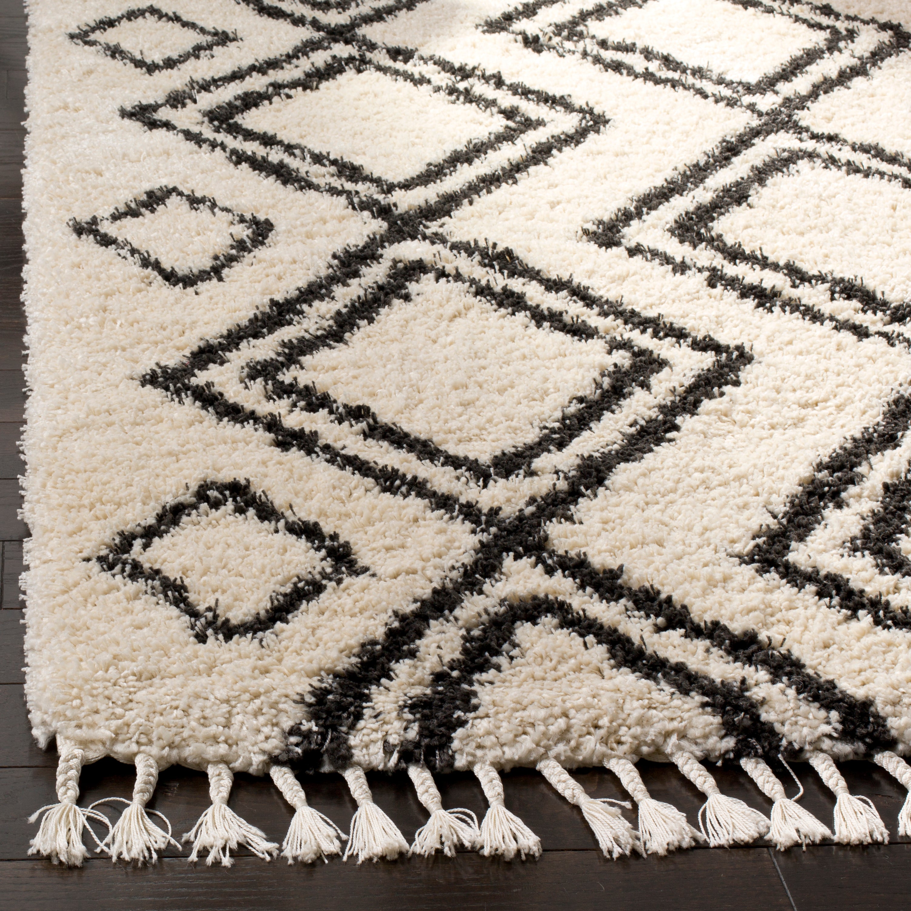 SAFAVIEH Moroccan Fringe Kaelea Geometric Shag Area Rug, Cream/Charcoal, 5'1