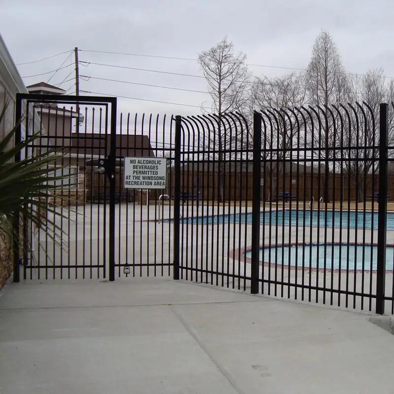 Curve top galvanized steel fence panels for commercial and industrial buildings