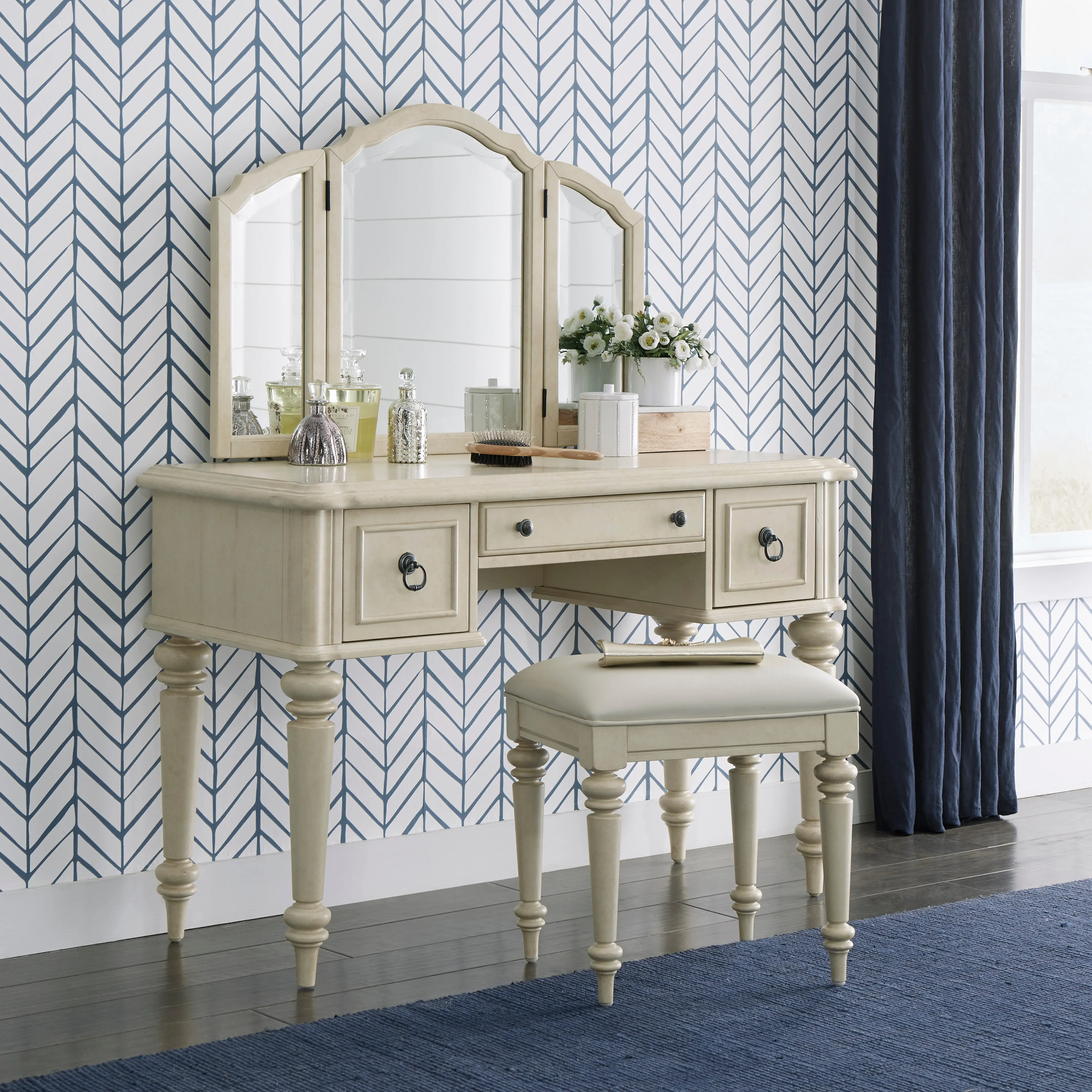 Provence Antiqued White 2 Pice Vanity and Bench