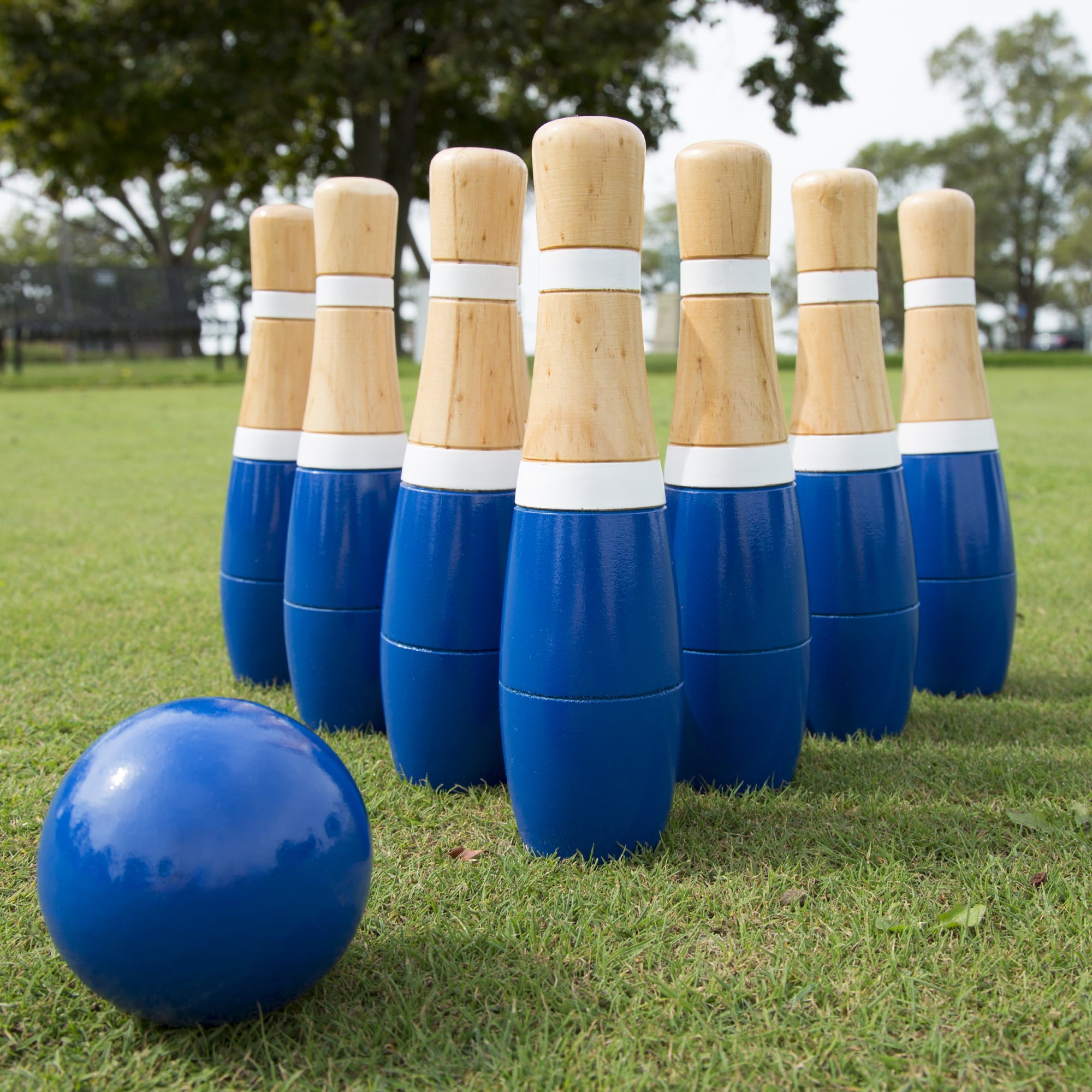 Lawn Bowling Game/Skittle Ball- Indoor and Outdoor Fun for Toddlers， Kids， Adults – 10 Wooden Pins， 2 Balls， and Mesh Bag Set by Hey! Play! (8 Inch)