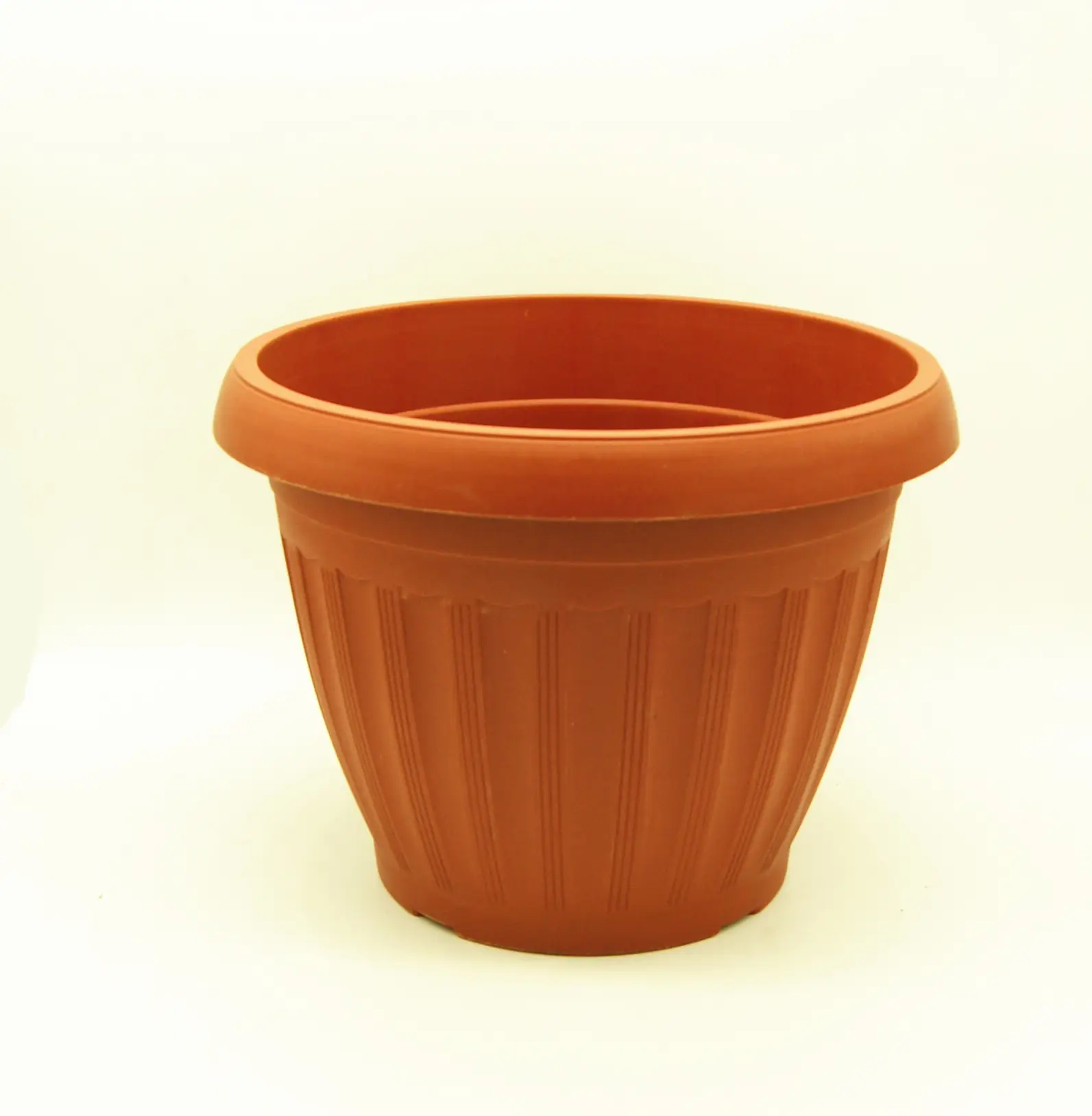 Factory Supply Plastic Plant Flowers Pots for Indoor Outdoor Decorative Classic Round Pot Customized