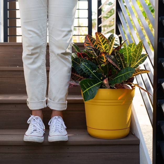 Bloem Saturn Planter With Saucer