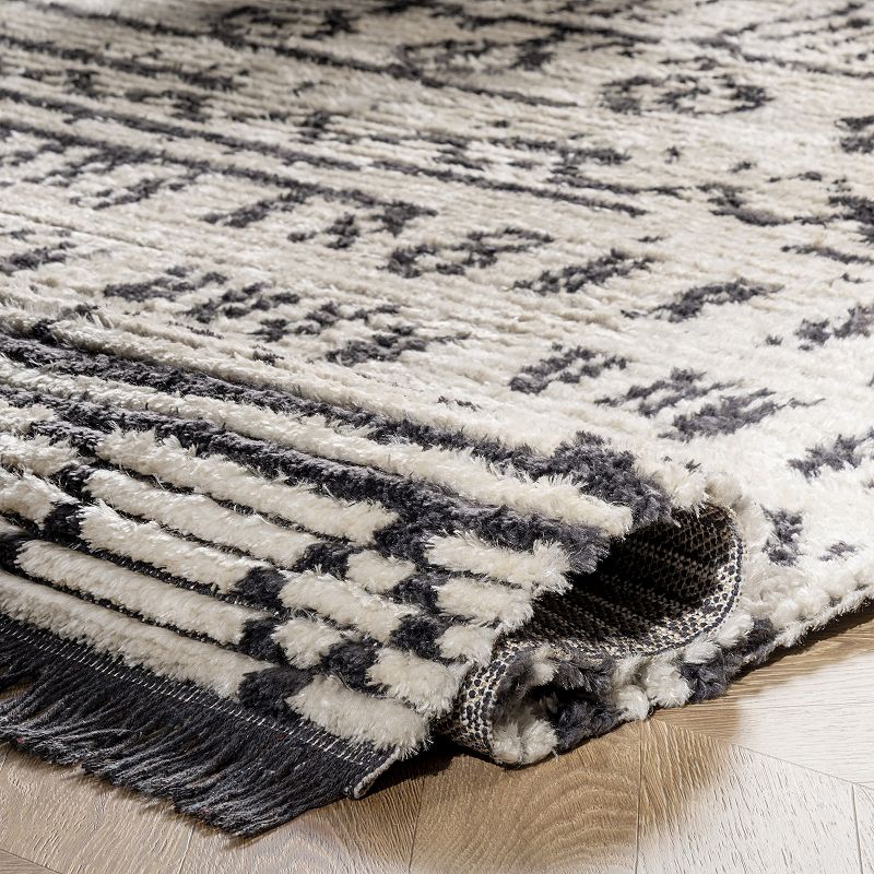 nuLoom Tessa Tribal Soft Shag Fringe Area Rug