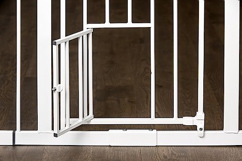 Carlson Pet Products Extra Wide Walk-Thru Gate with Pet Door