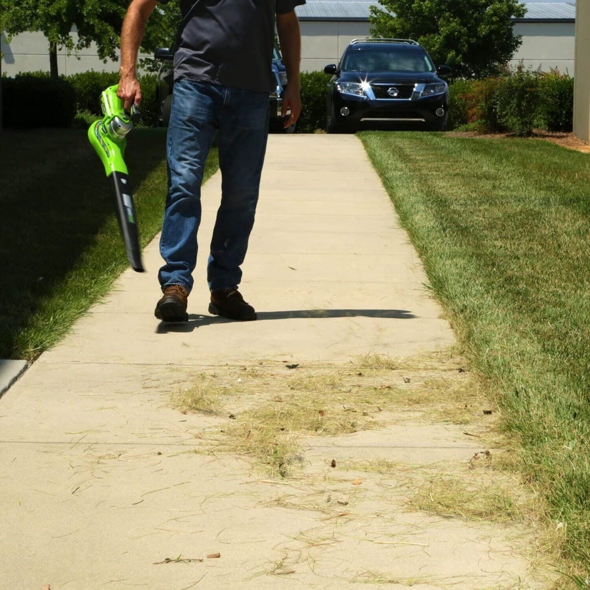 24V Cordless Leaf Blower / Sweeper w/ 2.0 Ah Battery | Greenworks