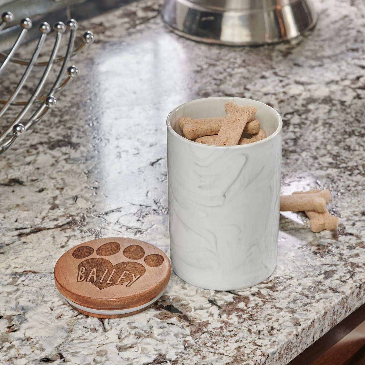 Frisco Ceramic Marble Print Personalized Treat Jar with Wood Lid， 3.75 Cups