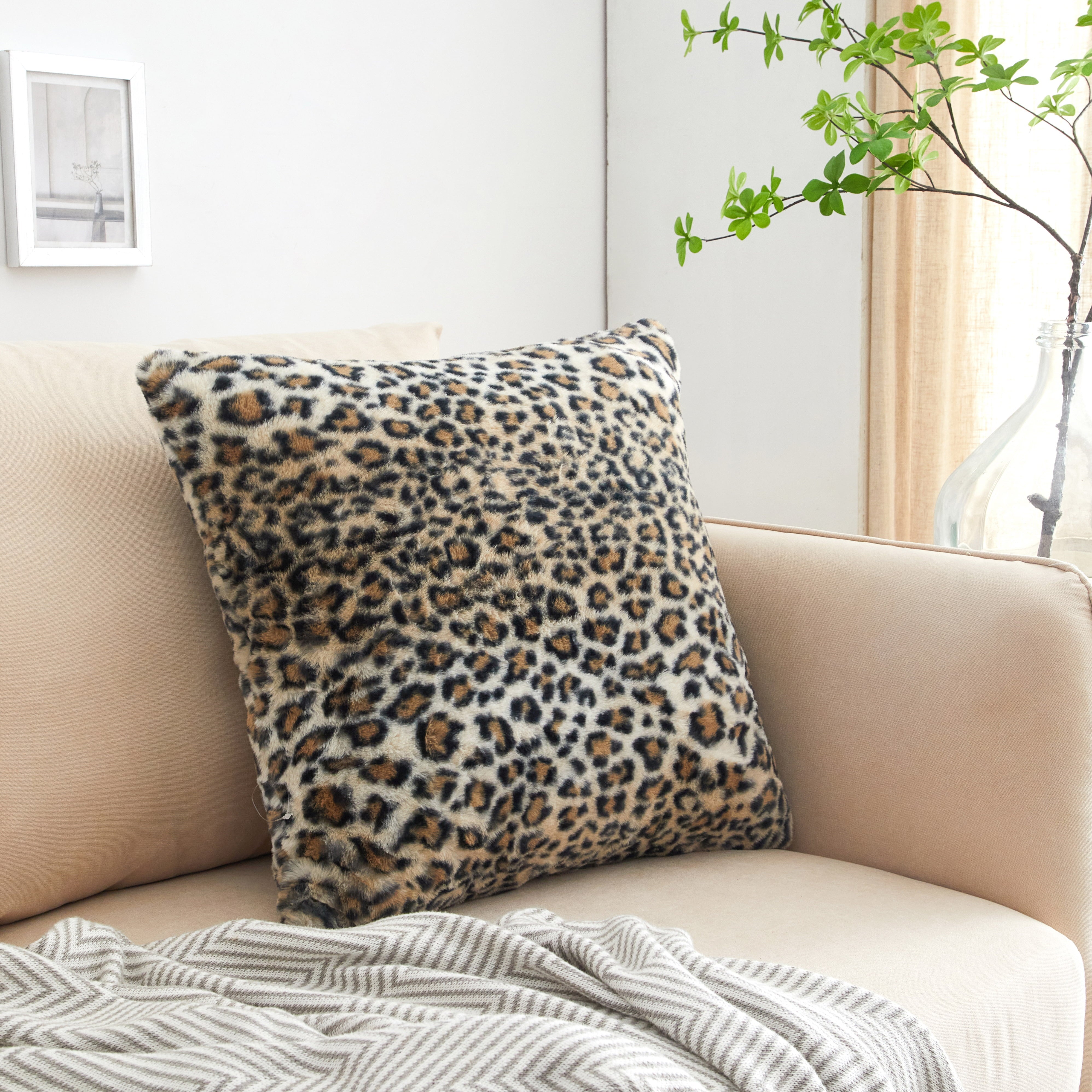 Sofia Home Leopard Print Faux Fur 20