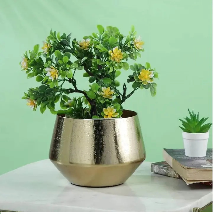 Top Trending Metal Planters for Garden Home Decorative Plant Custom Shape Flower Pot Luxury Floor Planter