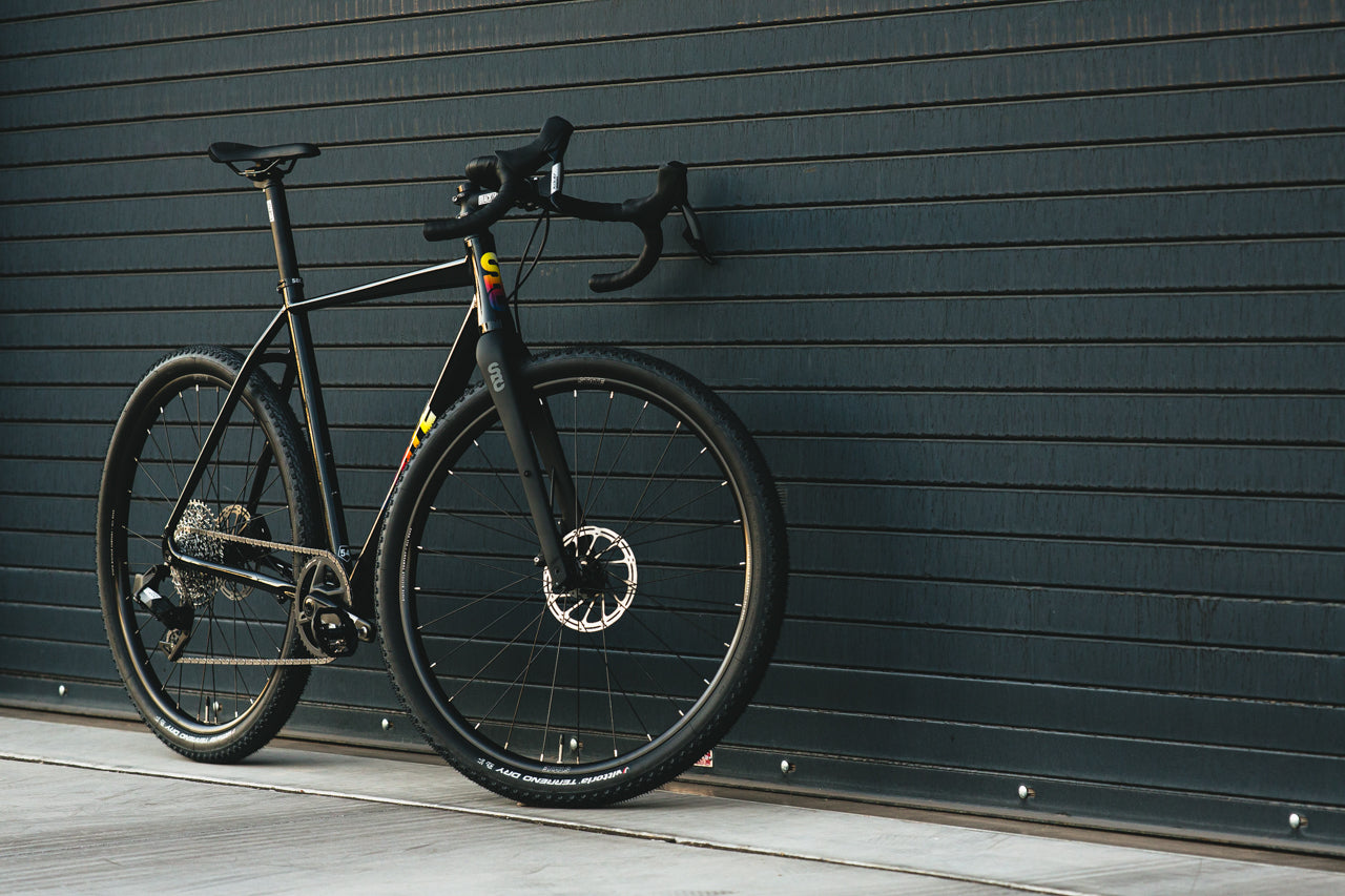 6061 All-Road - Apex XPLR AXS - Black / Sunset (650b / 700c)