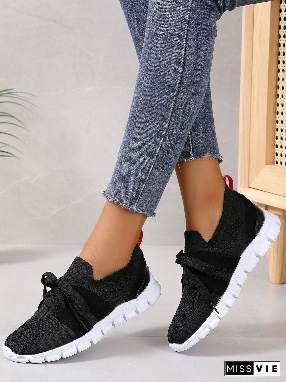 Comfortable Soft Sole Lightweight Non-Slip Flyknit Lace-Up Sneakers