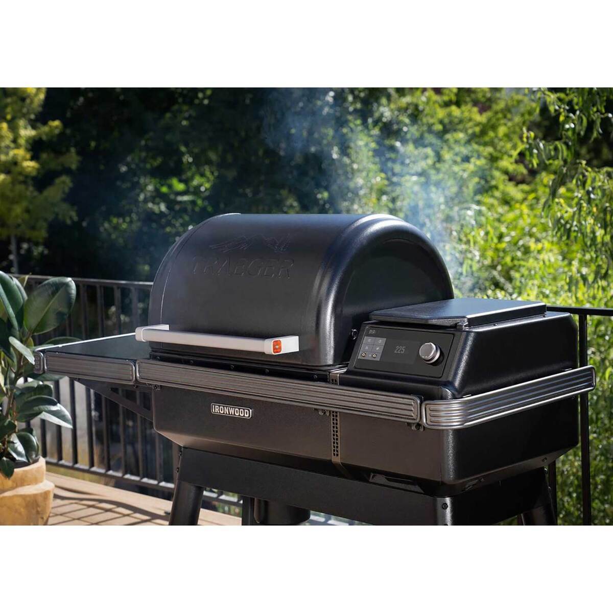 Traeger Ironwood Pellet Grill  Black