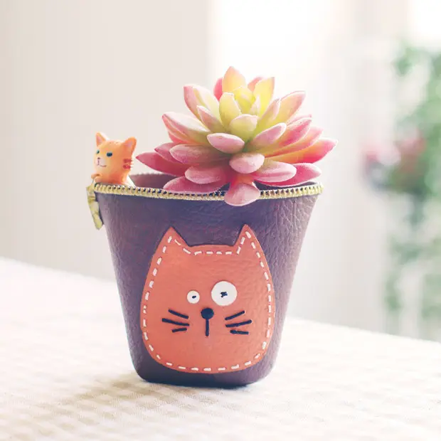 Custom Design Unique Personality Vintage Cartoon Creative Office Small Things Control Resin Succulent Plant Desktop Flower Pots