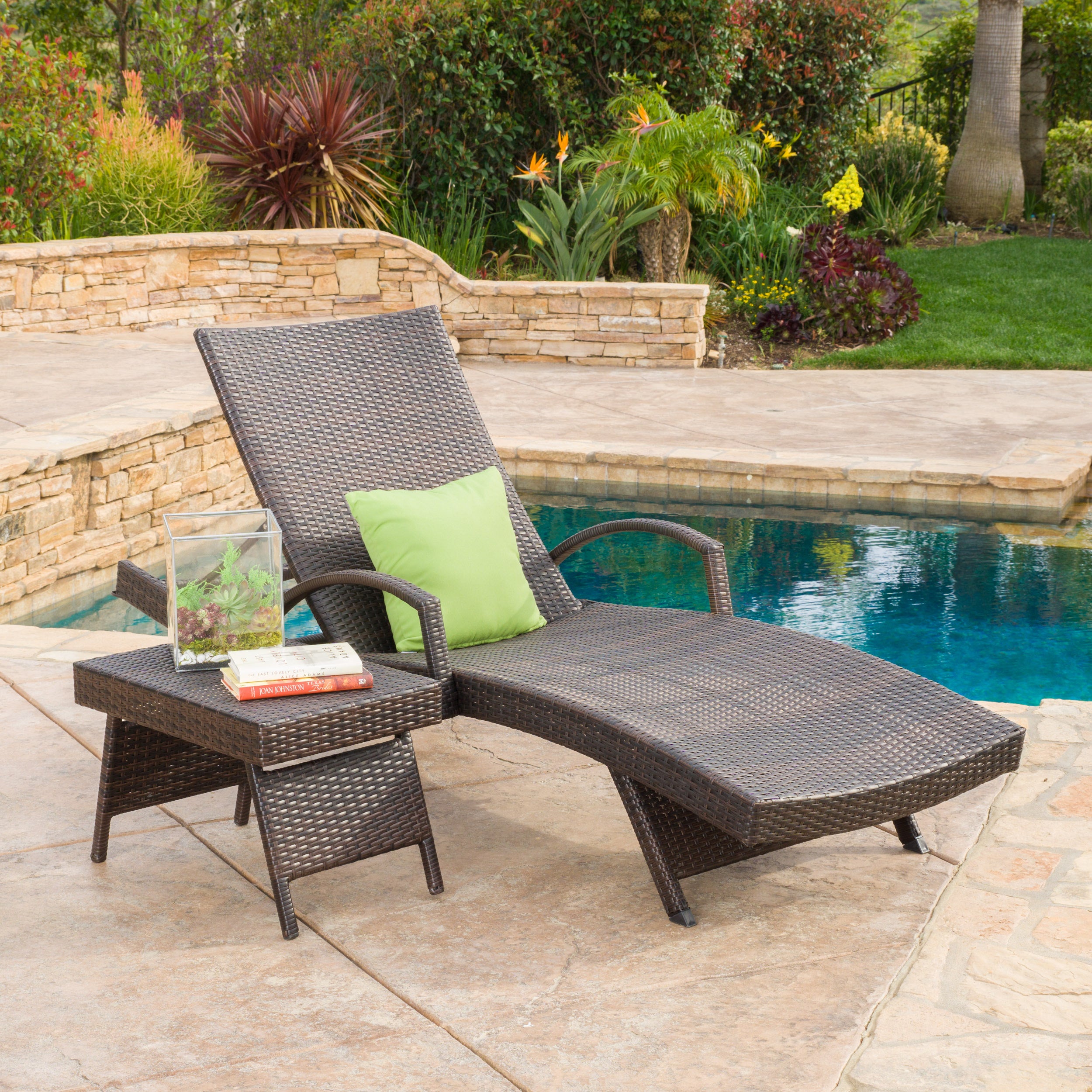 Lakeport Outdoor 2-piece Brown Wicker Armed Chaise Lounge w/ Table