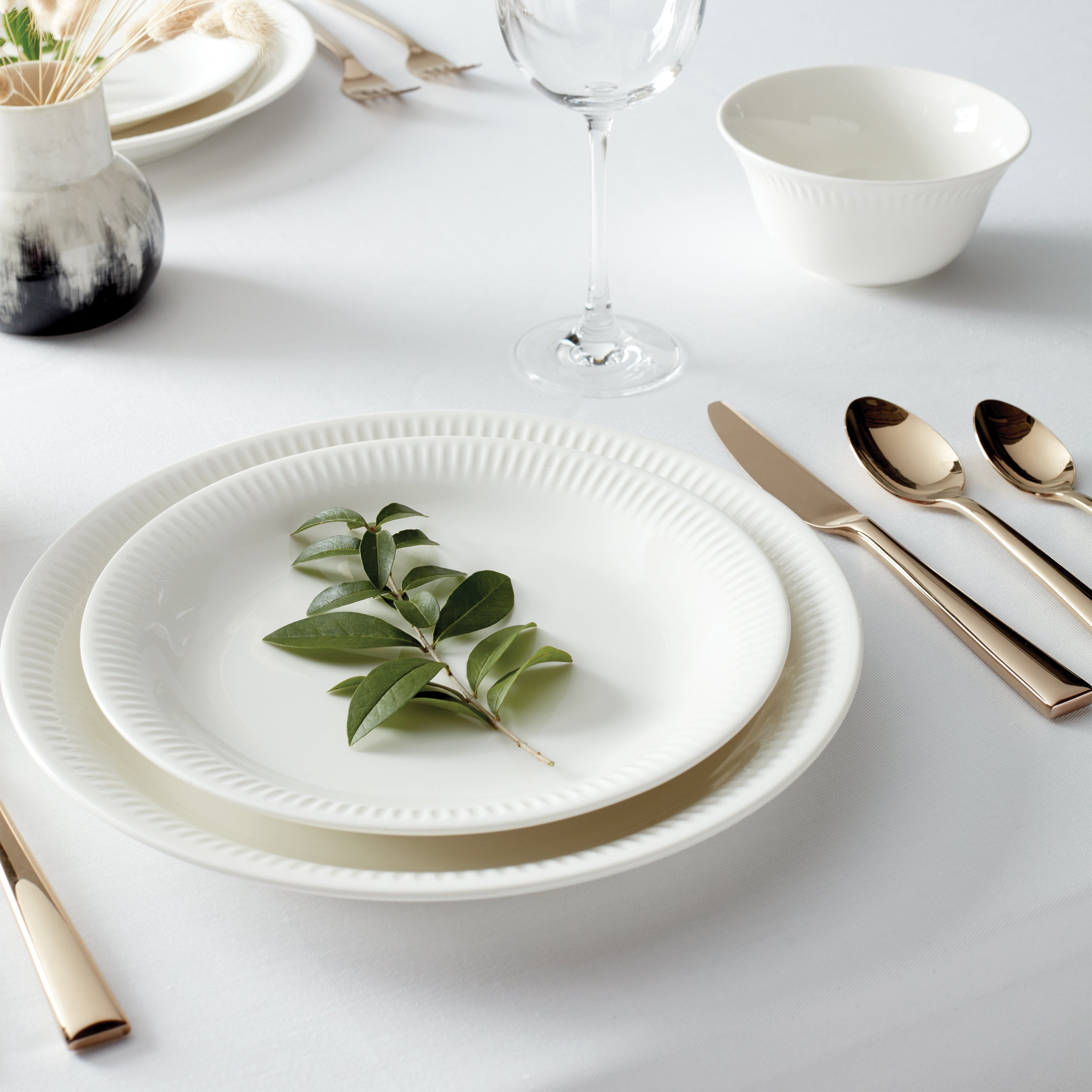 Profile White Porcelain 4-Piece Dinner Plate Set