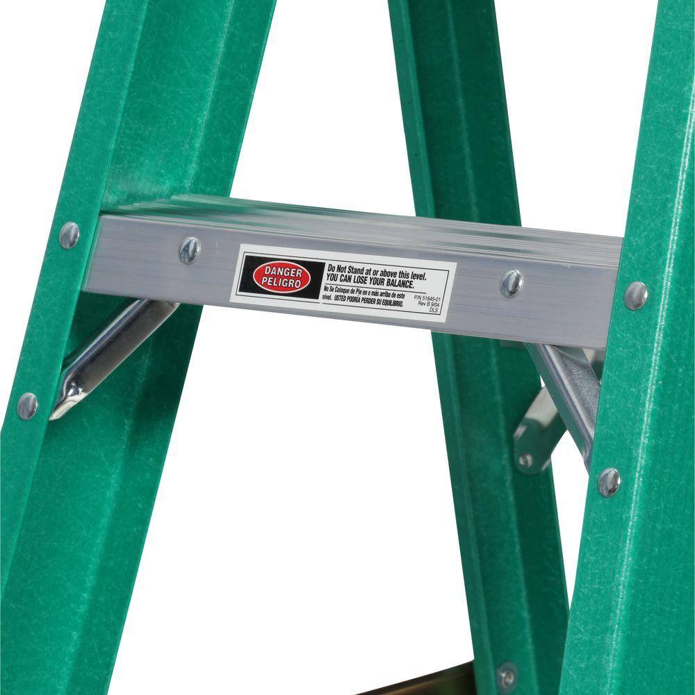 Werner 4 ft. Fiberglass Step Ladder with 225 lb. Load Capacity Type II Duty Rating FS204