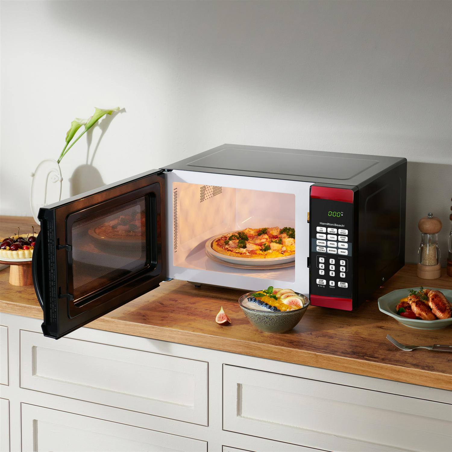 Hamilton Beach 09 Cu ft 900W Red Microwave oven  Crowdfused