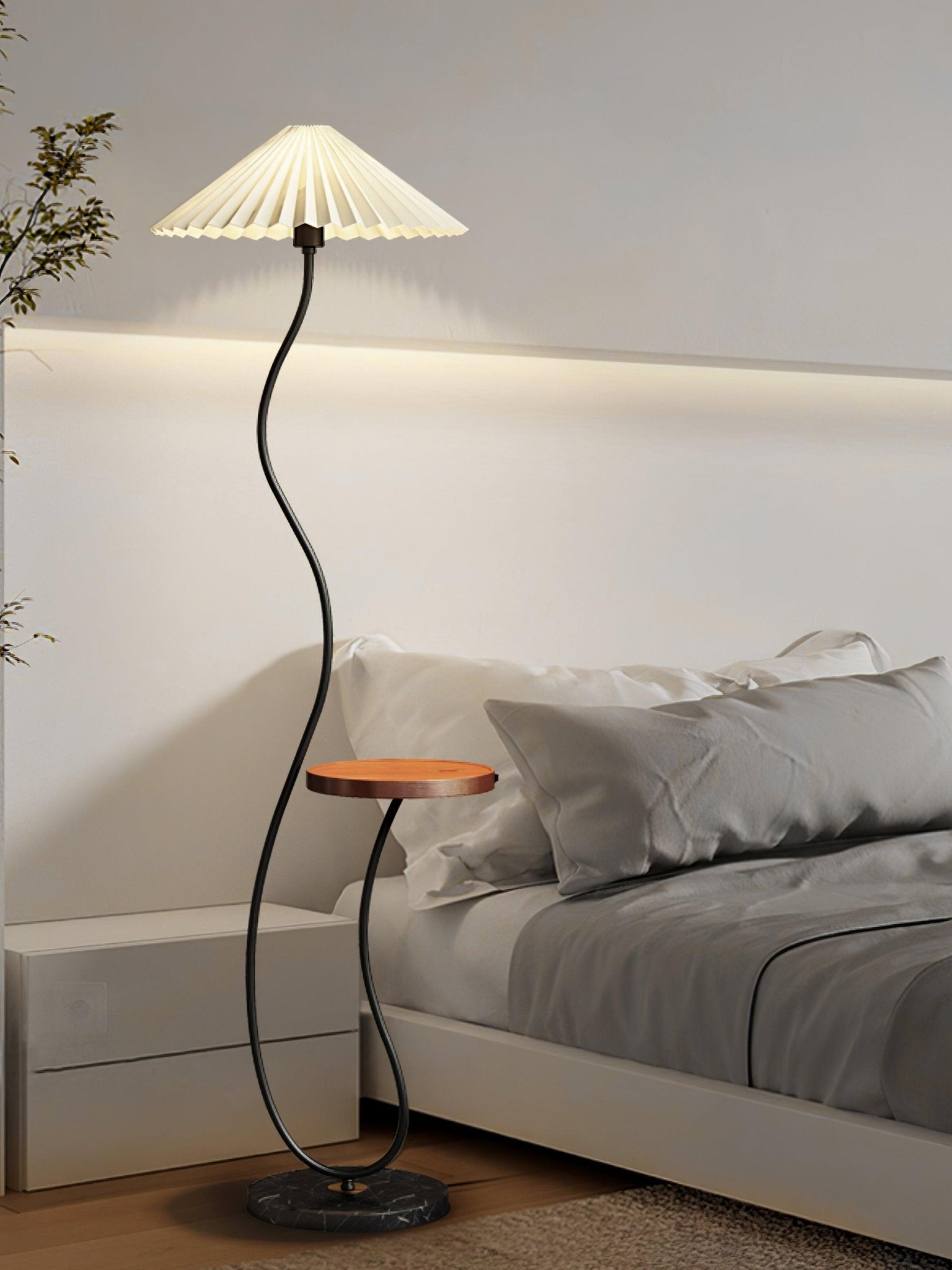 Curvatura Floor Lamp