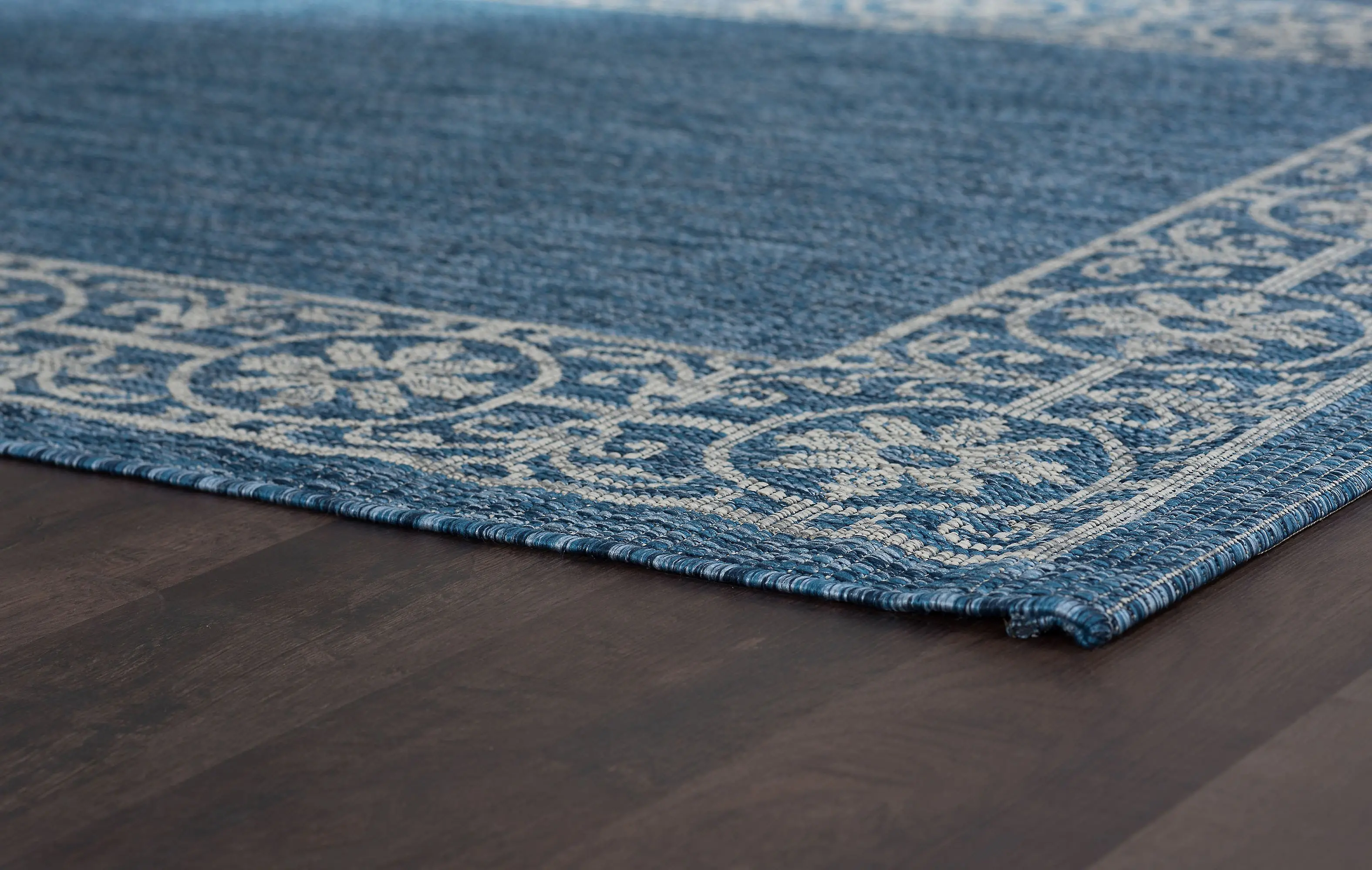 5 x 7 Medium Border Indigo Blue Indoor-Outdoor Rug - Veranda