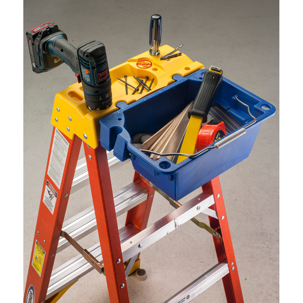 Werner 6200 Series Fiberglass Stepladder // 300 lb Rated