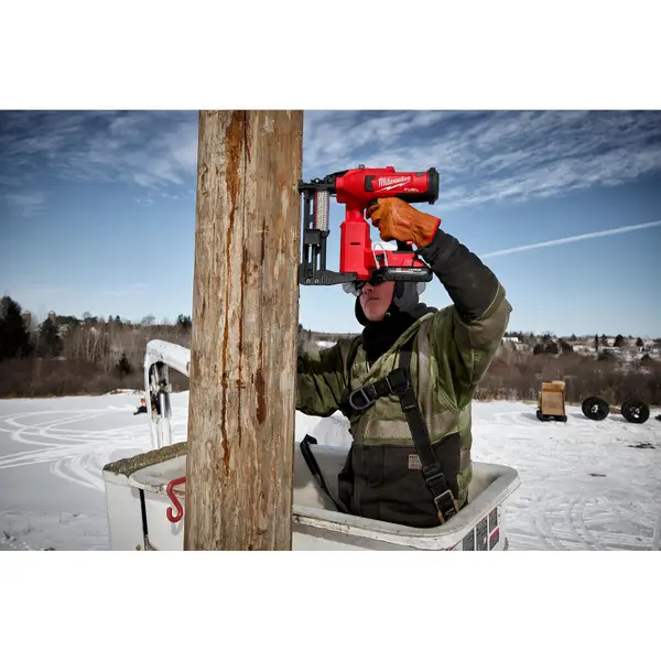 Milwaukee M18 FUEL Utility Fencing Stapler