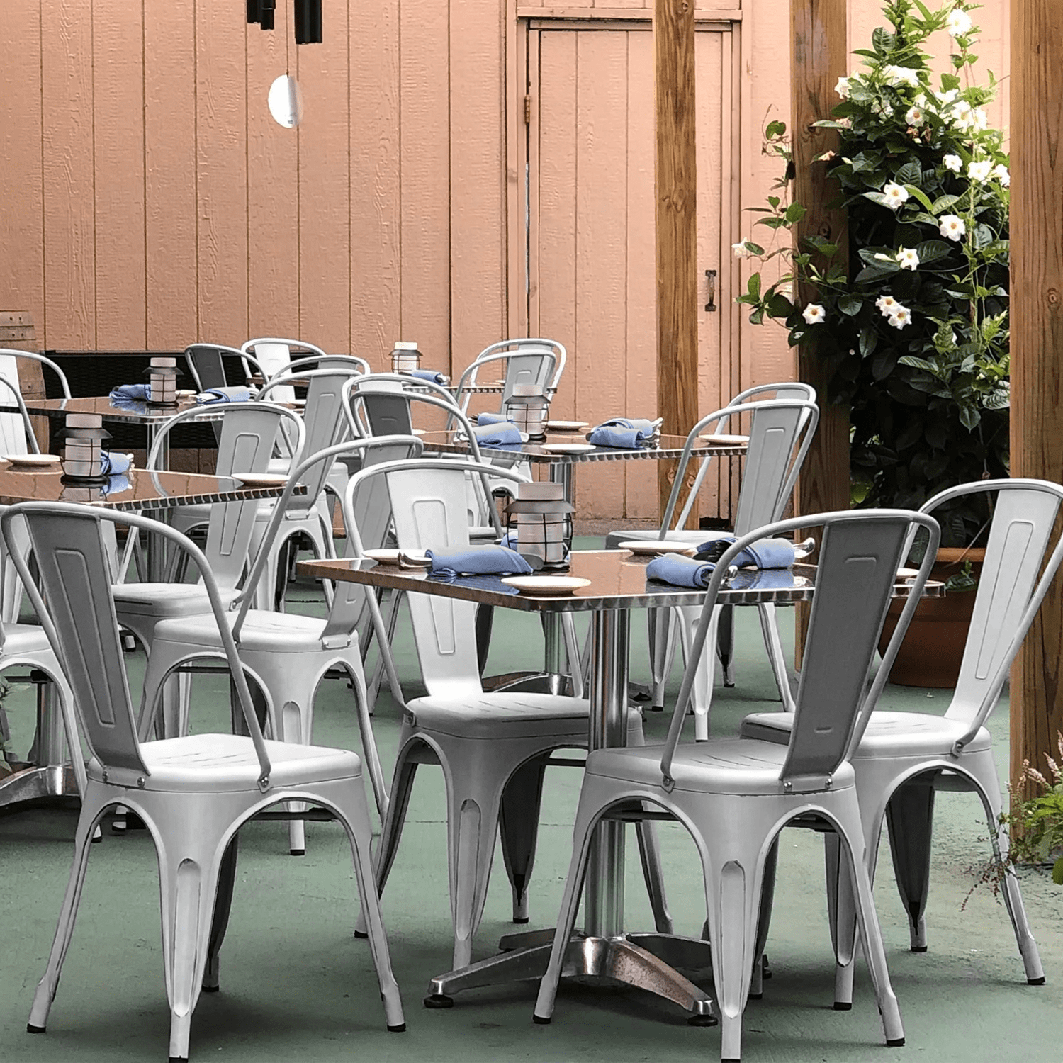 MoNiBloom Stackable Metal Dining Chairs Set of 4， with High Backrest， for Indoor Outdoor Restaurant， Gary