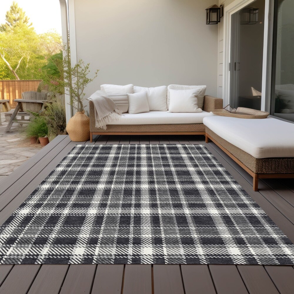 Machine Washable Indoor/ Outdoor Traditional Plaid Chantille Rug