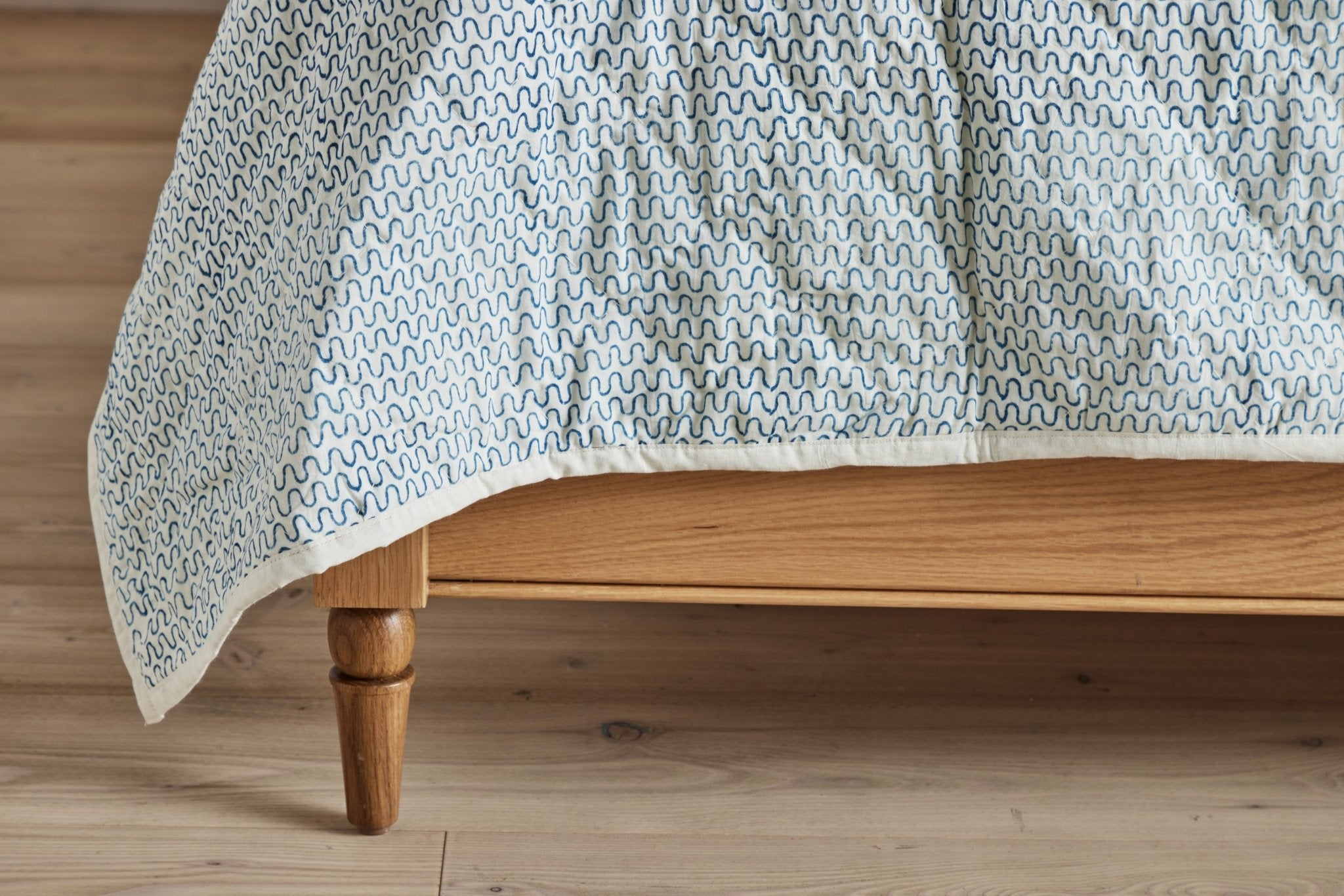 Les Indiennes, Gigi Angeline Quilt, Indigo