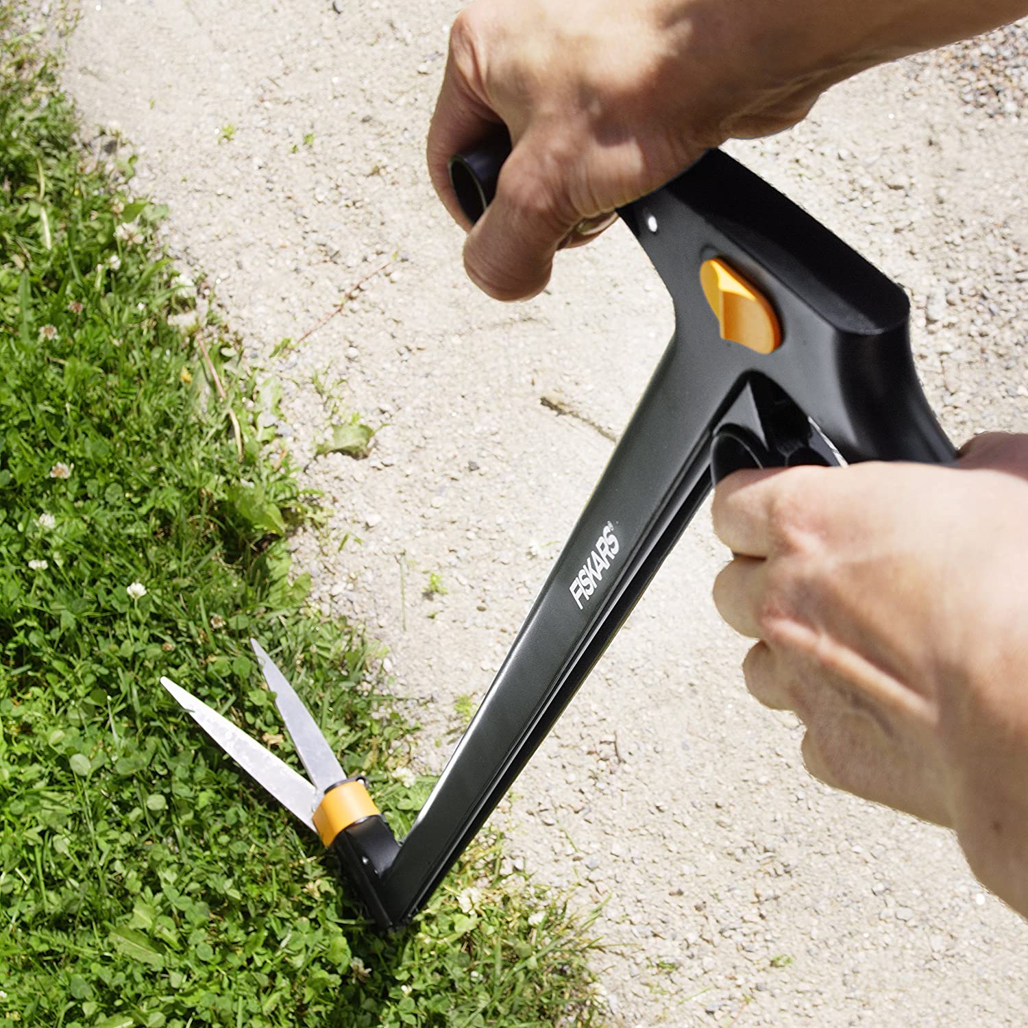 Fiskars 92107935J 36 Inch Long-Handle Swivel Rotating Grass Shears， Black/Orange