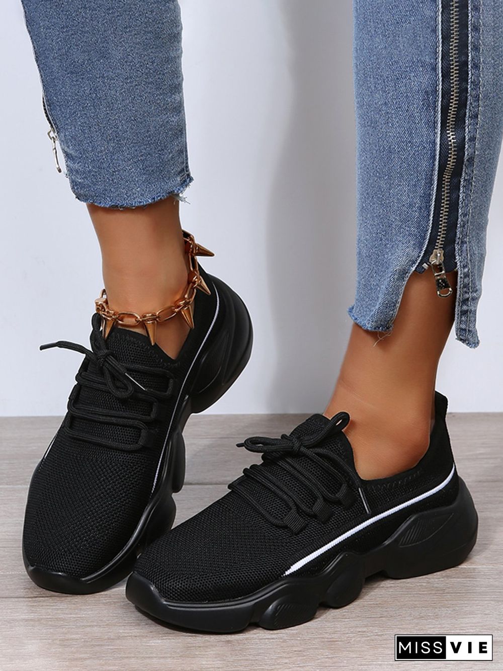 Comfortable Lace-Up Sneakers in Simple Fabric