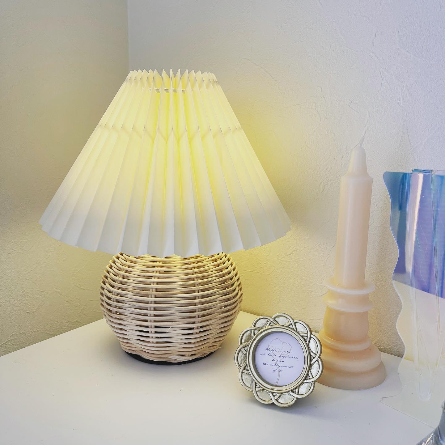 Rattan Pleated Table lamp