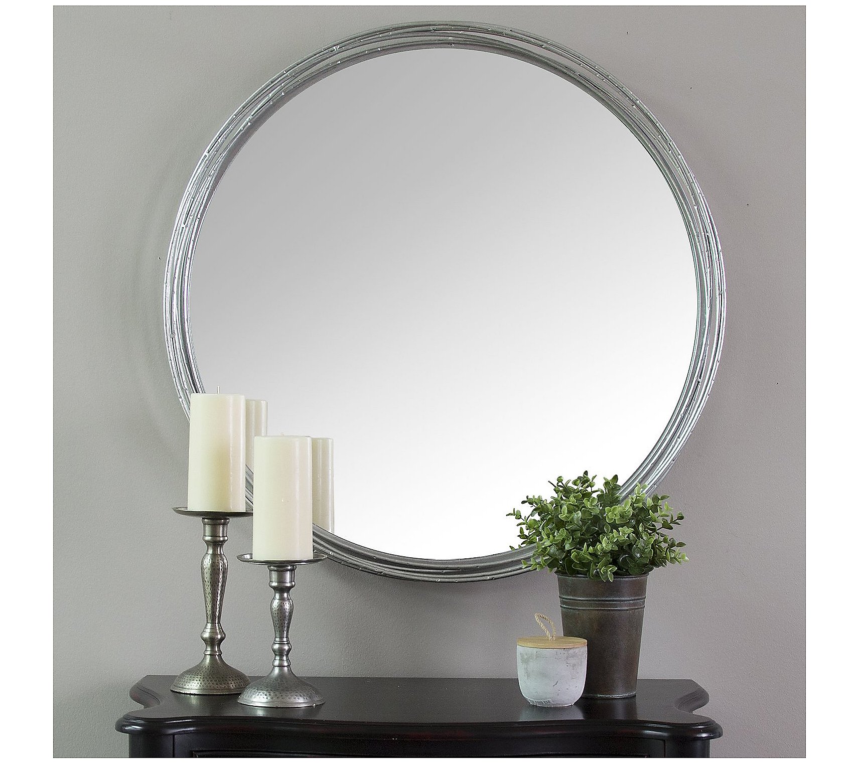 Stratton Home Decor Jocelyn Round Hanging WallMirror