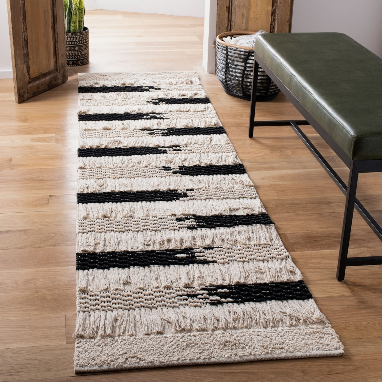 SAFAVIEH Natura Proinsias Striped Cotton Area Rug, Ivory/Black, 5 x 8