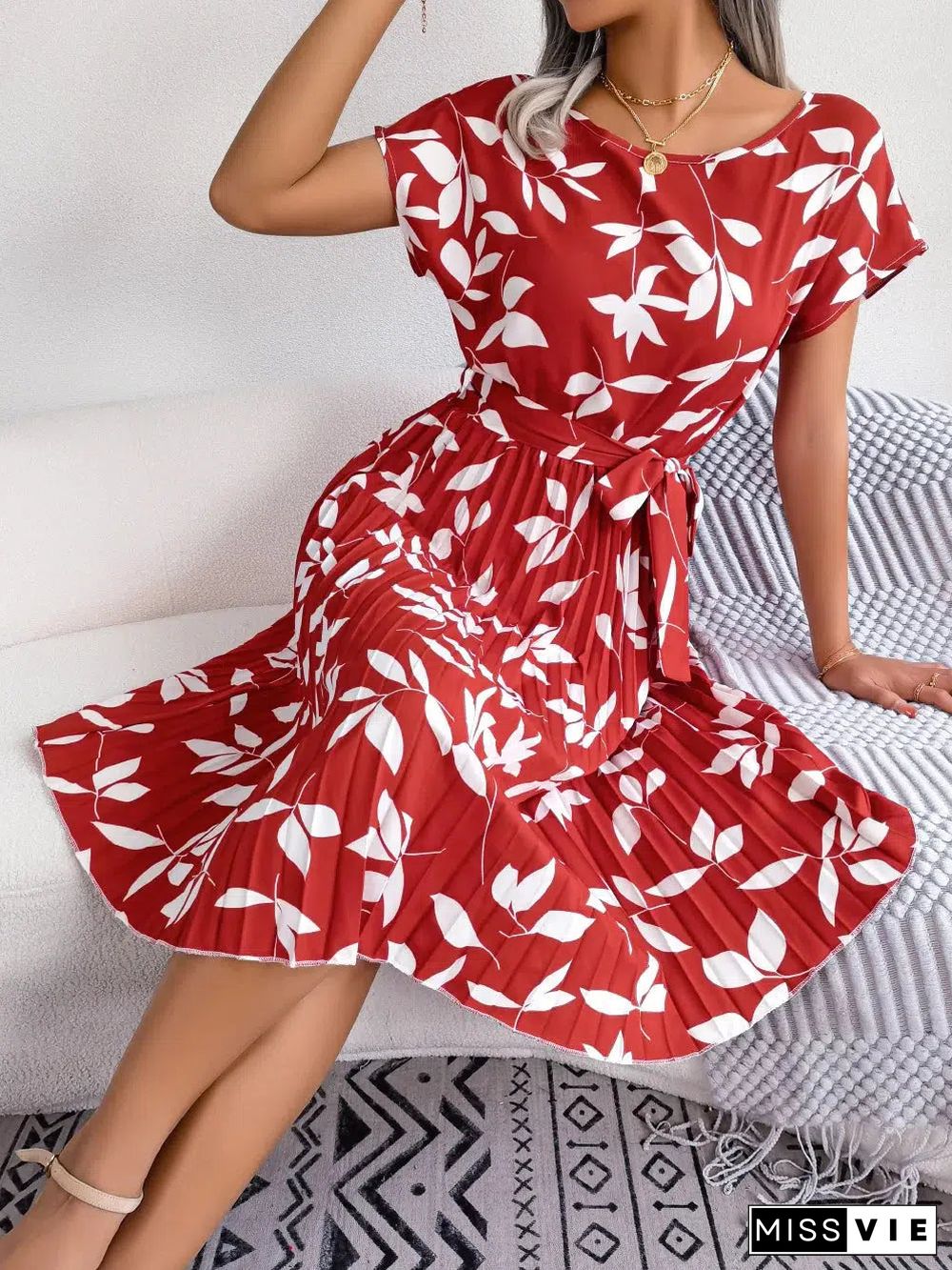 Showy Red Short Sleeve Midi Dress