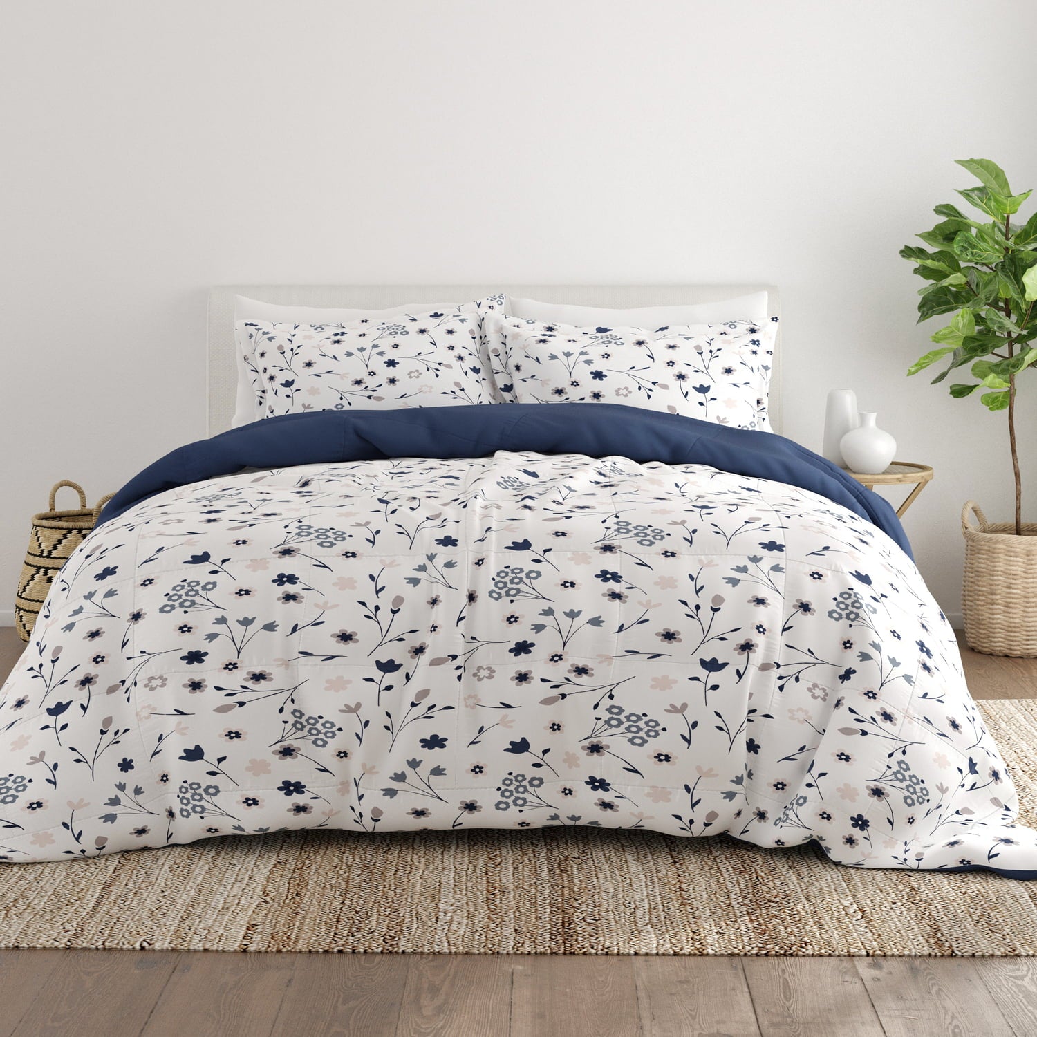 ienjoy Home Blue and White Down Alternative Comforters， Twin， (2 Counts)