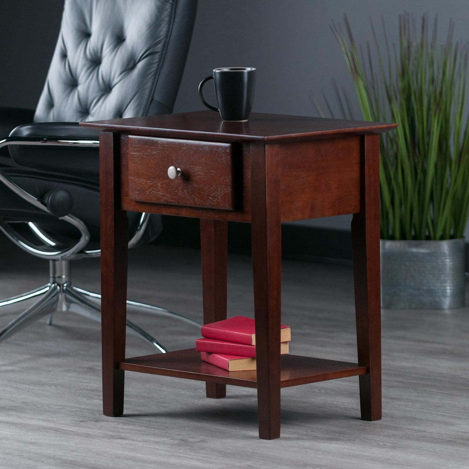 Winsome Wood Shaker Nightstand， Walnut Finish