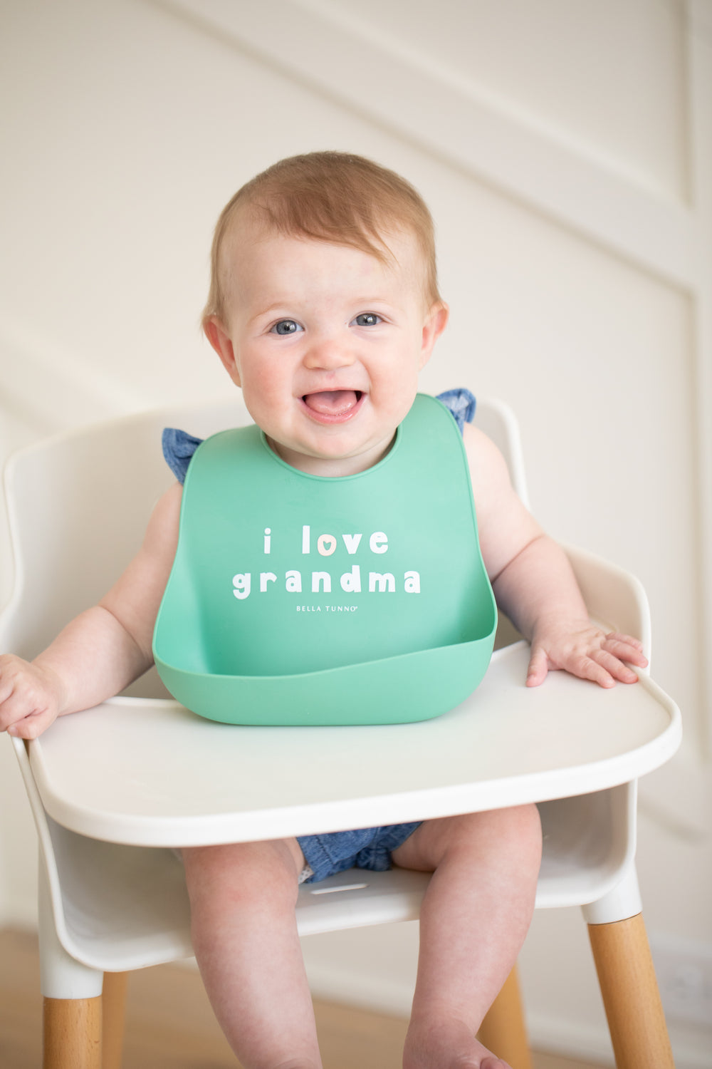 Love Grandma Wonder Bib