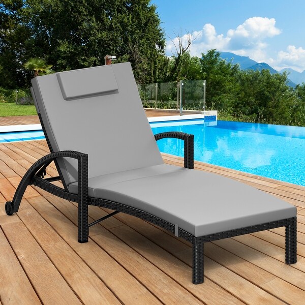 Outdoor Wicker Chaise Lounge