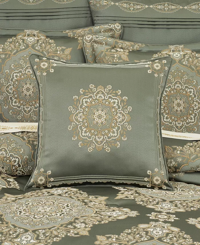 J Queen New York Soprano Square Decorative Pillow， 20 x 20