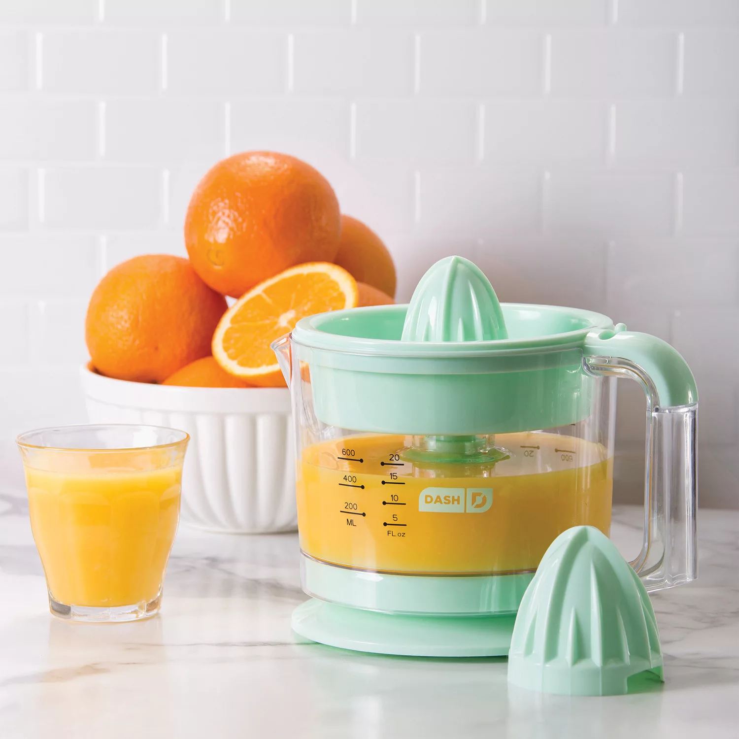 Dash Citrus Juicer Extractor: Compact Juicer for Healthy Juice， Oranges， Lemons， Limes， Grapefruit and other Citrus Fruit with Easy Pour Spout + 32 oz Pitcher - Aqua