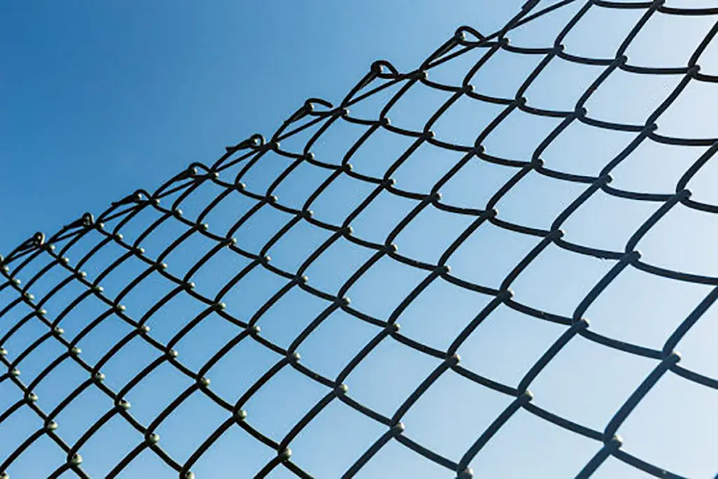 Low price galvanized chain link fence diamond wire mesh Factory Game Fence