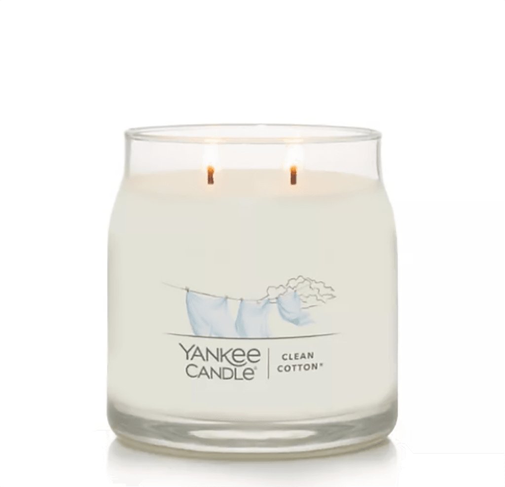 Yankee Candle  Signature Medium Jar Candle in Clean Cotton®