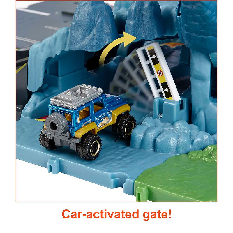 Matchbox Cars Playset with 164 Scale Toy SUV， Volcano Escape with Lights and Sounds