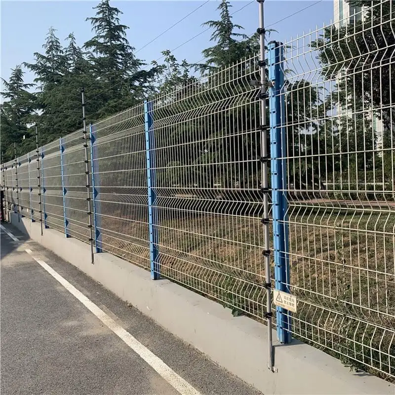 Factory Supply 3D Welded  Curved Panels Wire Mesh Fences Backyard  Wire Diameter Galvanized Security Double Wire Mesh Fences/