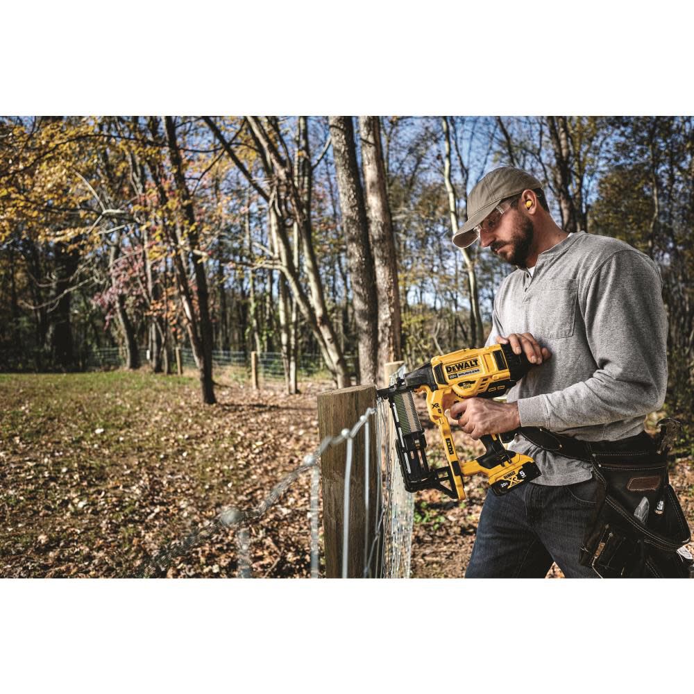 DEWALT 20V MAX* XR 9GA Fencing Stapler Kit DCFS950P2 from DEWALT