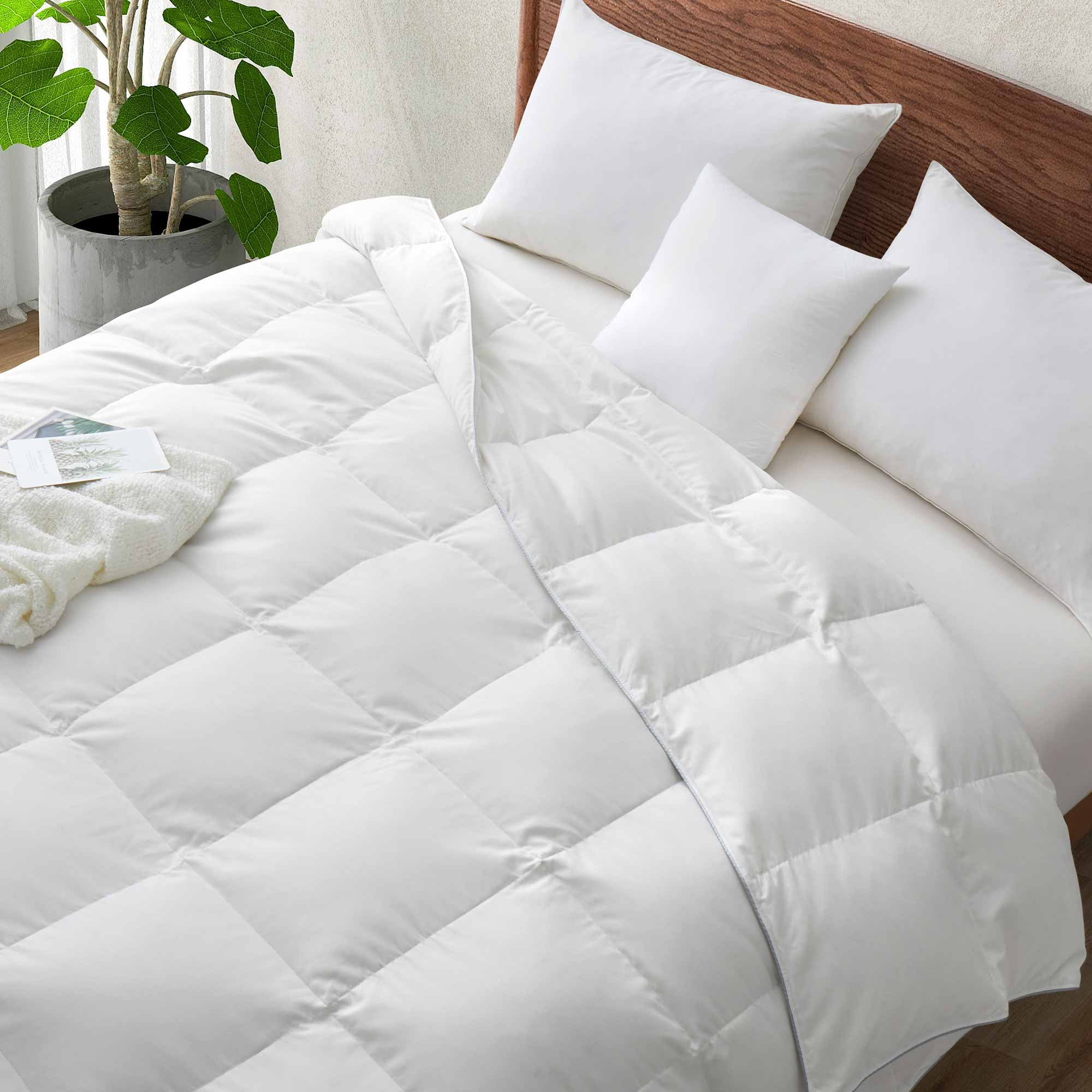 UNIKOME Light Warmth Goose Feather Fiber Comforter， Twin