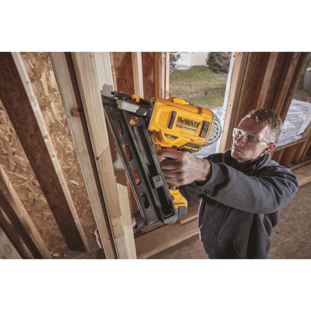 DCN692M1 ; 20V MAX* XR Lithium Ion Brushless Dual Speed Framing Nailer (DCN692M1) ;