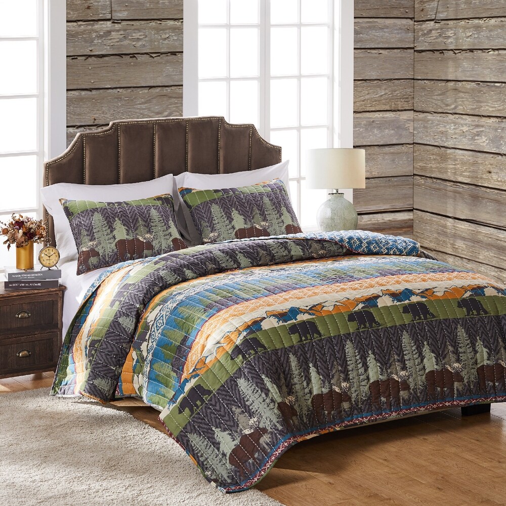 Greenland Home Black Bear Lodge Quilt and Pillow Sham Set