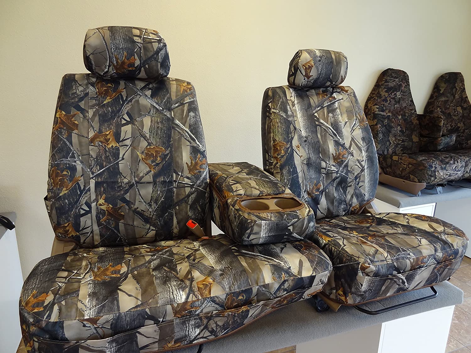 T787 2000-2004 Toyota Tundra 40/60 Split Seat With Adjustable Headrest and Center Console in XD3C Camouflage Endura